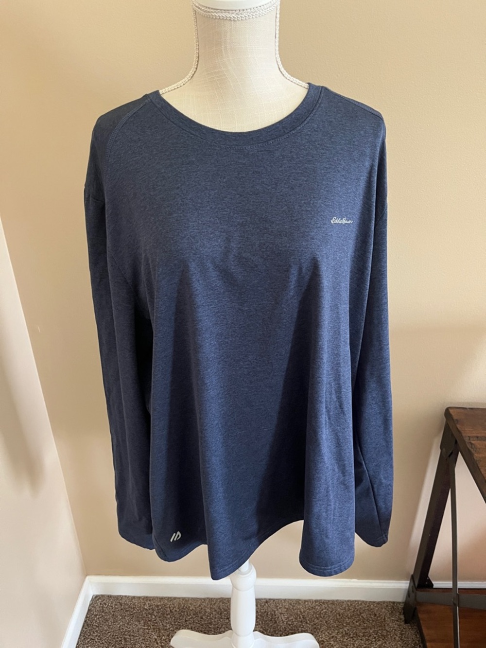 Eddie Bauer Heathered Navy Long Sleeve Crew Neck